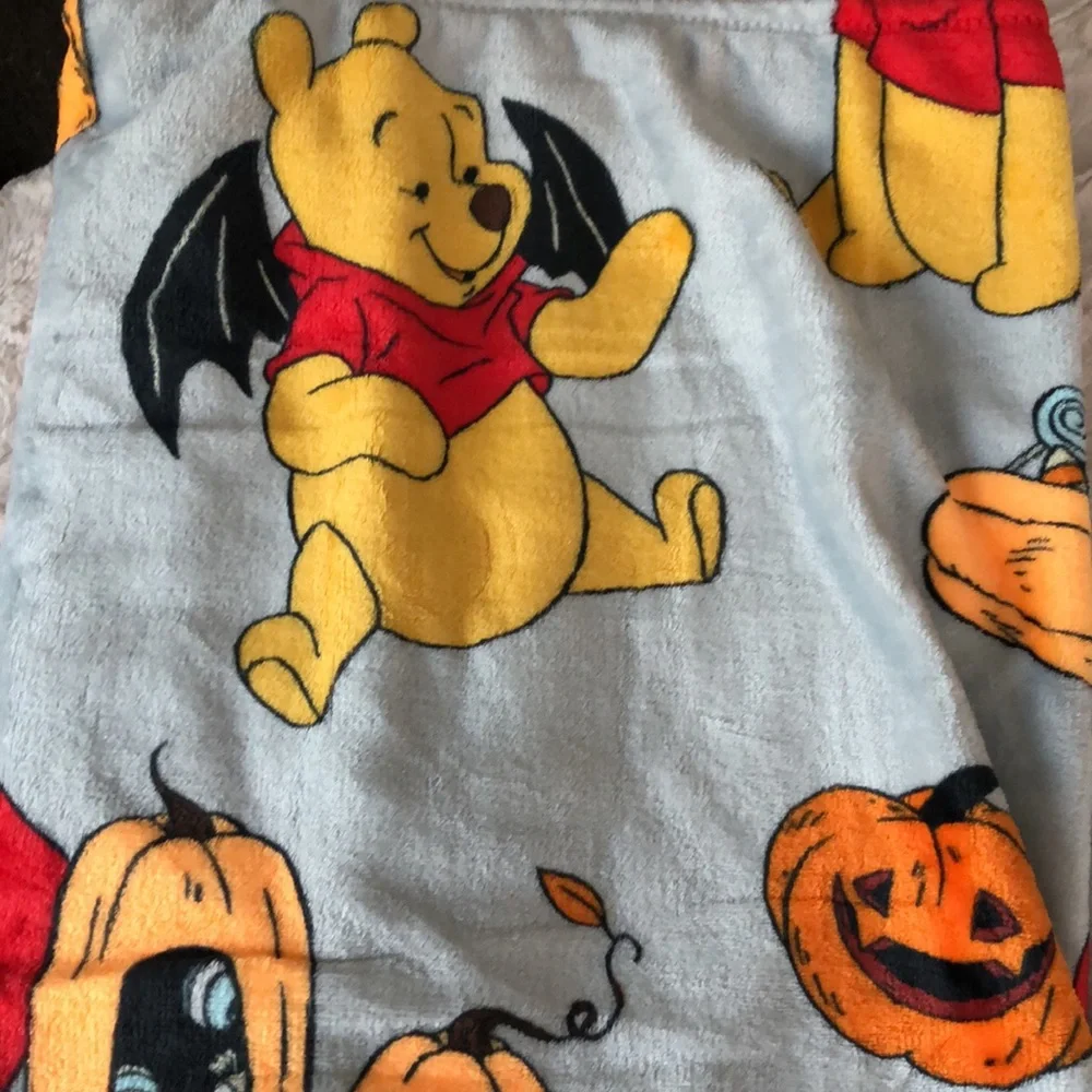 Disney Halloween WINNIE The POOH Plush Throw